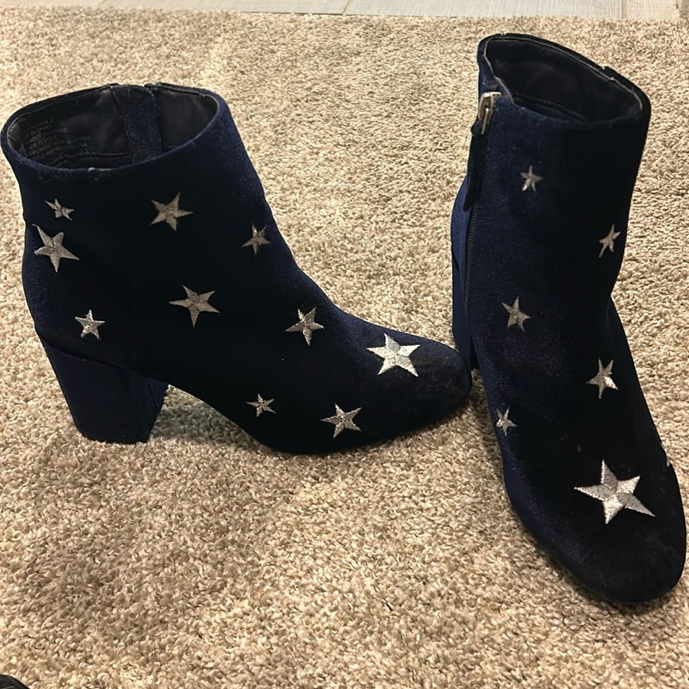 Like new blue suede star booties